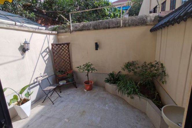 Nice yard 1Br/1Lr/1Bt apt nr Jiangsu rd,M2/11/14