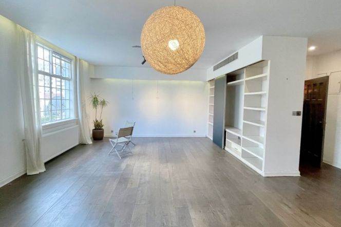 Spacious 2brs&2baths with good lighting near Changshu Road/IAPM