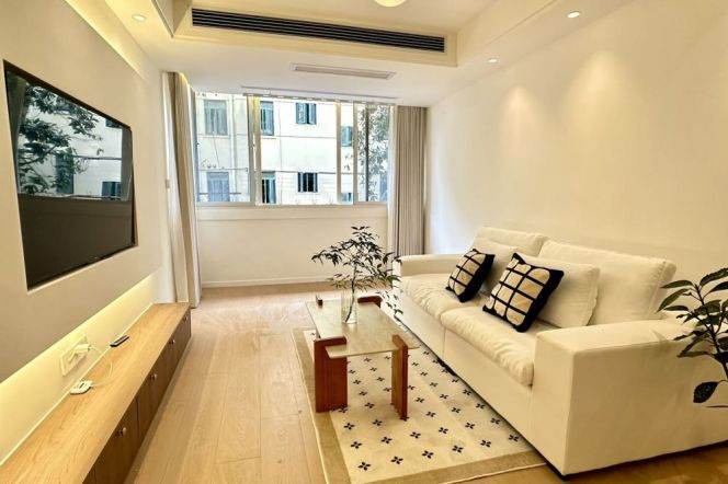 bright 1br Nr Zhongshan park M2/3/4