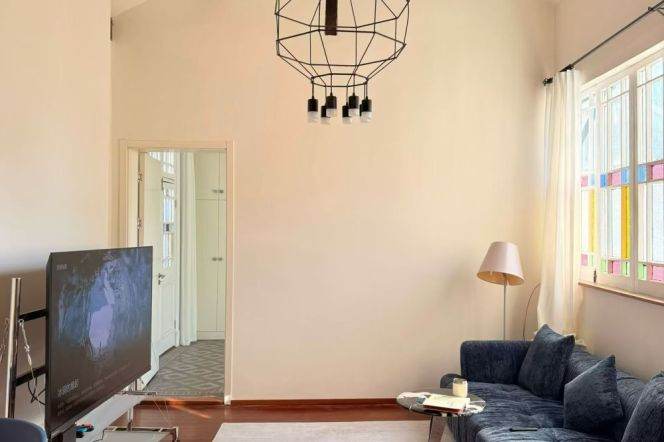 Cozy 2brs with terrace&balconies on Middle huaihai Road