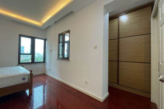 2 Brs, 2 Baths with Open Balcony & Gym&Swimming pool @ Shanghai Library L10