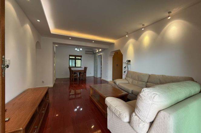 2 Brs, 2 Baths with Open Balcony & Gym&Swimming pool @ Shanghai Library L10