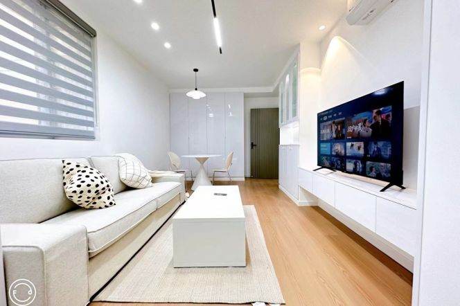 Newly Renovated 1Br/2Lr/1Bt@L10 Shuicheng Rd Station&L2 Weining Rd Station 