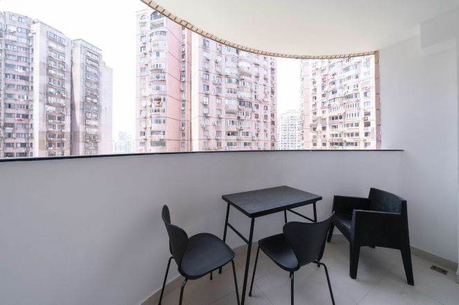 Balcony 2br/2bt high-rise flat in Sanhe Garden