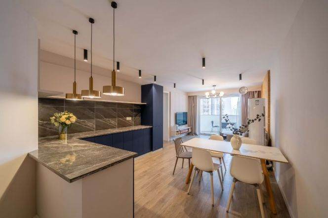 Balcony 2br/2bt high-rise flat in Sanhe Garden