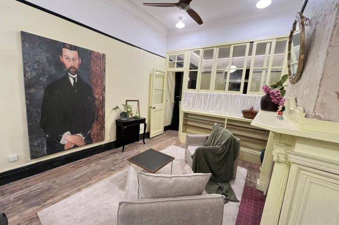 Old House 2Brm Higher Ceiling Near Line 2/12/13 West Nanjing Rd