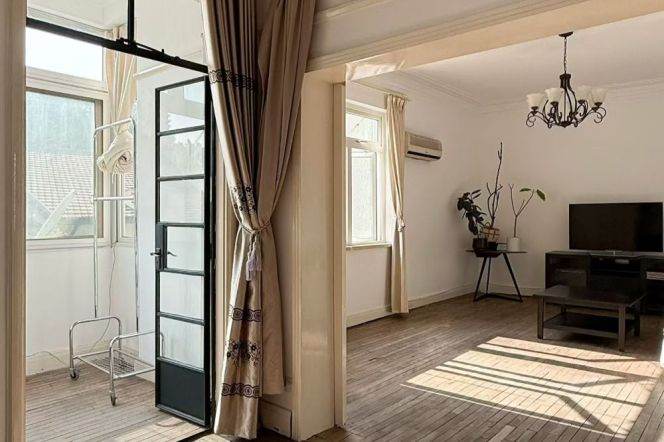 Good lighting 1br with balcony near Shanghai Library