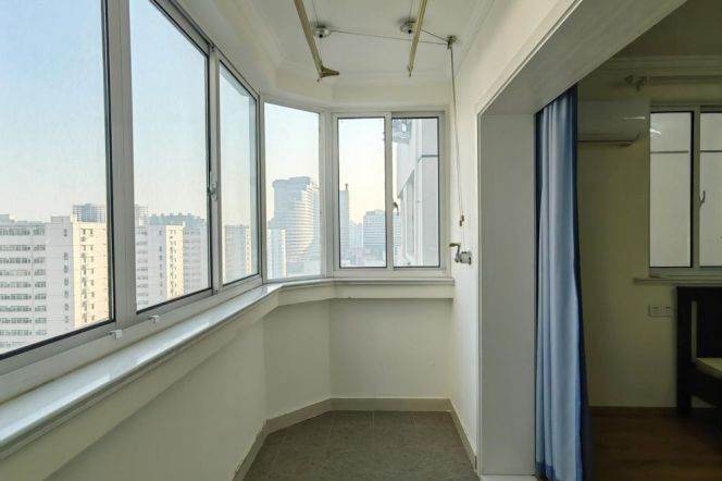 Good Price 3 br  in XuJiaHui, 3 mins walking to L1/4 shanghai indoor stadium St.