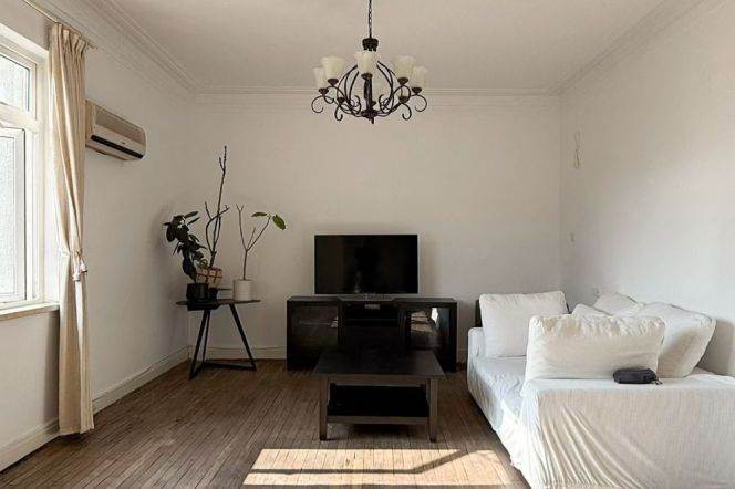 Good lighting 1br with balcony near Shanghai Library