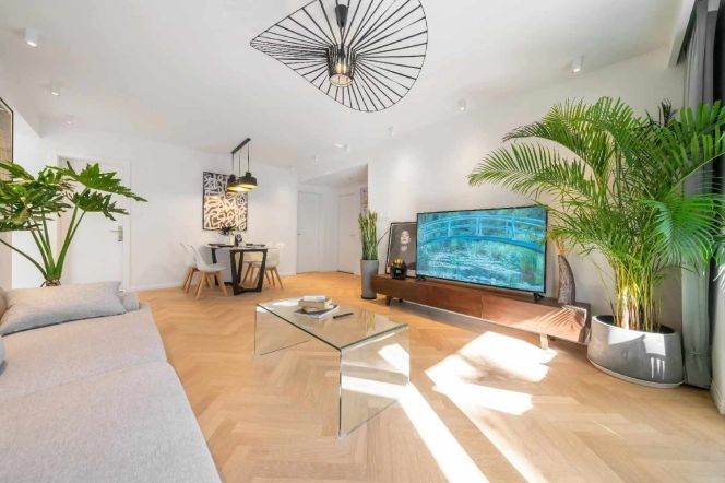 Sunlit 3BR 2BA 150㎡ Residence w/Balcony+Heating nr Wuding Rd Station