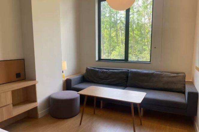1Large Studio near line 8 Fu'dan,Tong'ji,USST and SUFE can long and short term lease