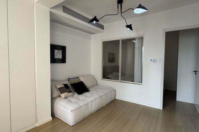 Simple & Beautiful 1BR | West Nanjing rd Metro L2/12/13 | Elevator + Heating 8.5K