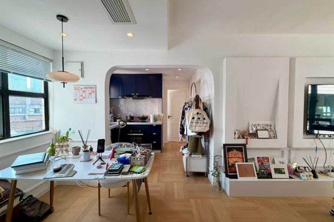 Jing'an Temple Station Elevator 2Br Line2/7/14 Nice Compound