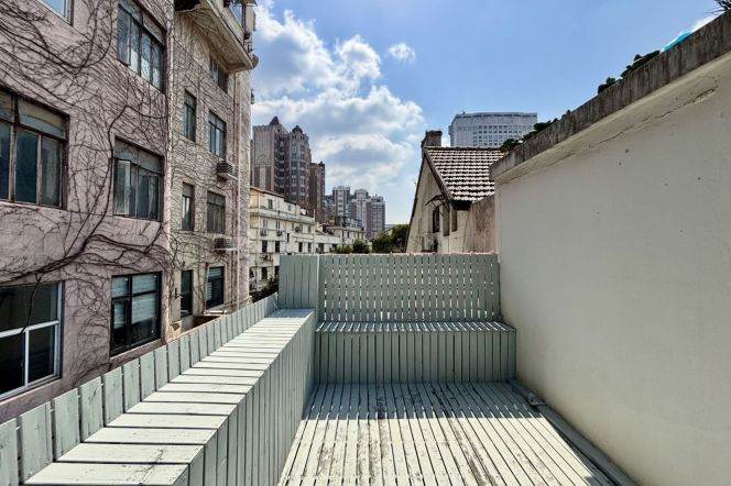 2 bedrooms Apt/Spacious /L1/12/13 West Nanjing Rd/South Shaanxi Rd/terrace/stairs