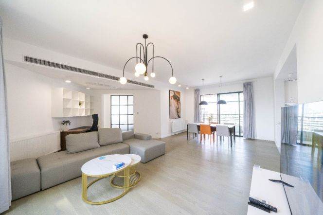 Morde4brs with wall heating and balcony in central Xujiahui 