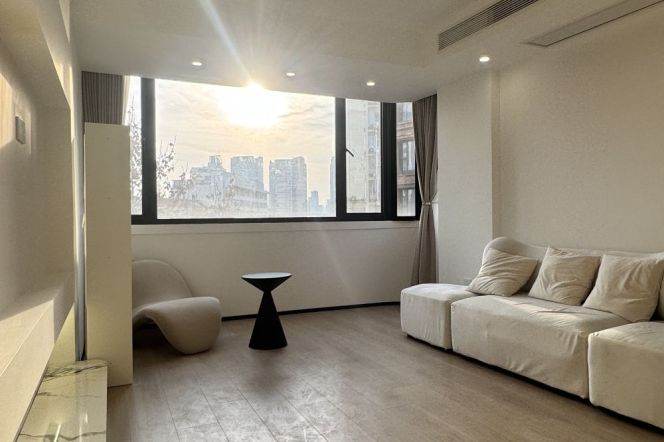 Modern&Spacious 1BR  + elevator | Jiaotong Univer. Metro| Great sunshine
