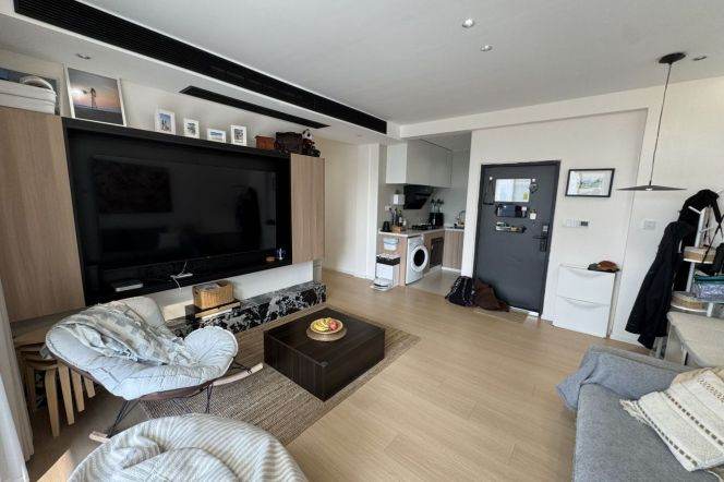 2+1 rooms with private terrace, 130 sqm + 50 sqm outside space @ Tangqiao rd station L4