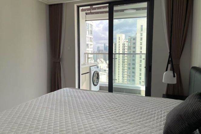 Zhenping Rd Station Elevator 2Br with Open Balcony High-floor Line3/4/7 Nr Suzhou River