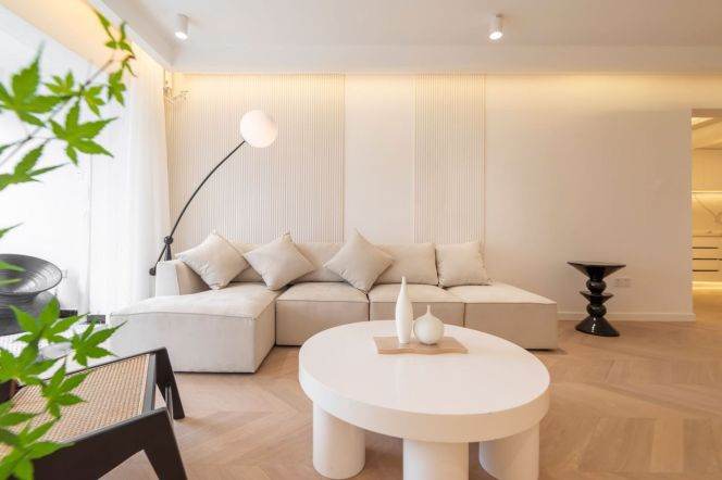 Morden 4brs with foor heating and balcony in  Jing an temple area,