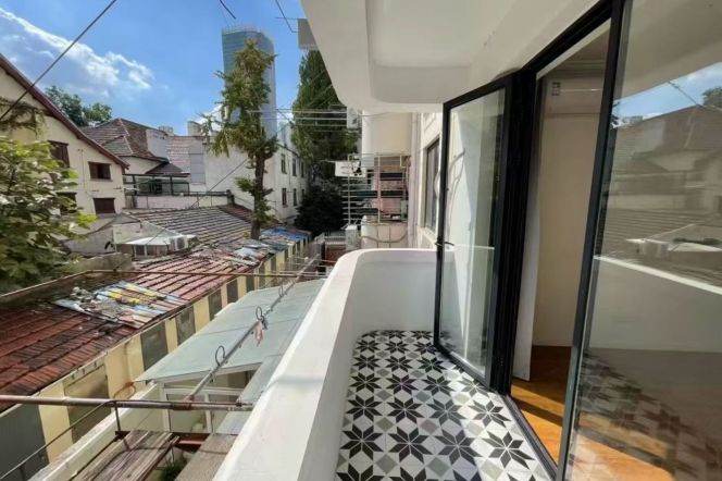 2 Brs, 2 Baths with Open Balcony, Floor Heating @ Jingan temple L2&7