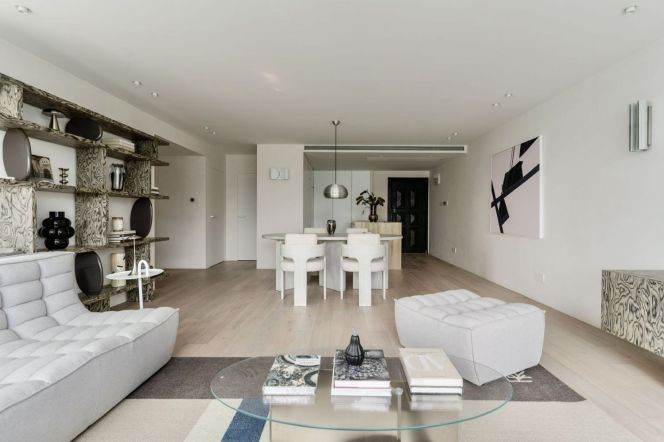 2Bedrs 2Baths/Modern&Fabulous&Spacious /Line 1/9/11 Xu Jia Hui CBD/Compound