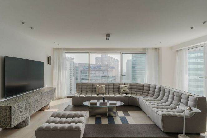 2Bedrs 2Baths/Modern&Fabulous&Spacious /Line 1/9/11 Xu Jia Hui CBD/Compound