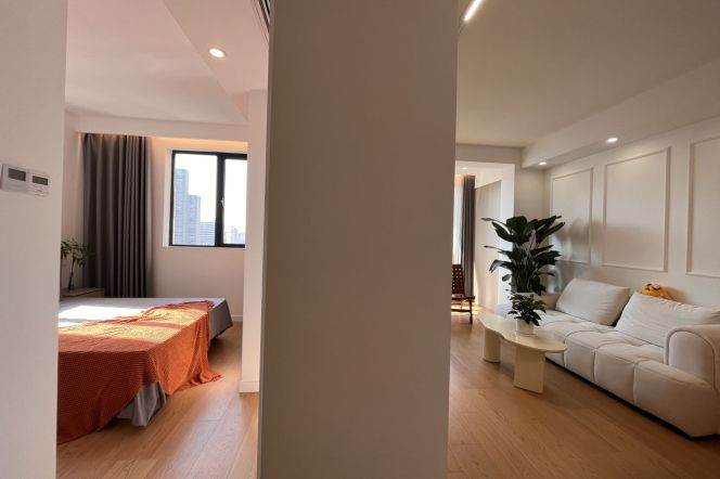 Jiangsu rd L2/11 | Newly 1br 70Sqm | 15F Elevator | Bright ,heating