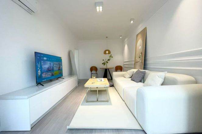 Elevator Spacious 1Br/2Lr/1Bt Close to L3/4/10 Hongqiao Rd Station 