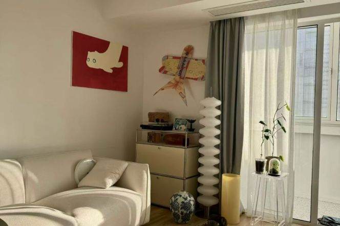 Elevator 2br Apt with good sunlight close to Shanghai Stadium