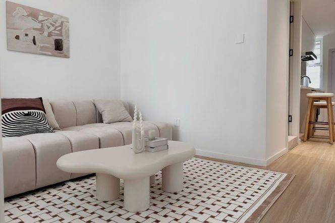 Weining rd station one bedroom