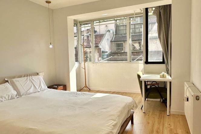 Student Flat in Jing'an | 2BR with Heating & A/C | Great Uni Acces