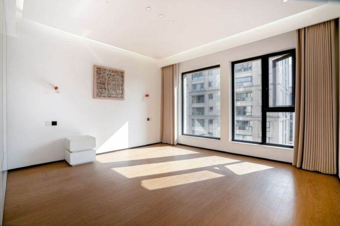 4BR 4BTH w/ Gym & Pool nr XinTianDi