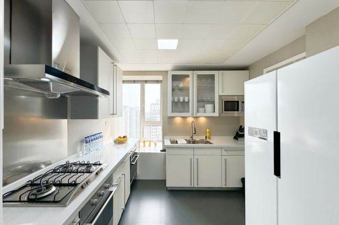 Morden 3brs with floor heating and balcony in central Xujiahui area