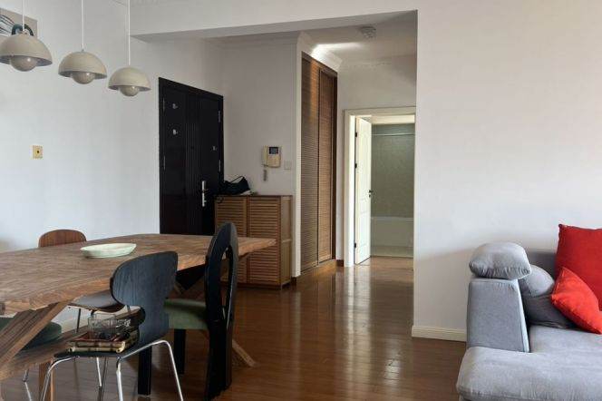 Spacious and bright 2Br/2bt@Changping rd 120sqm with nice open balcony