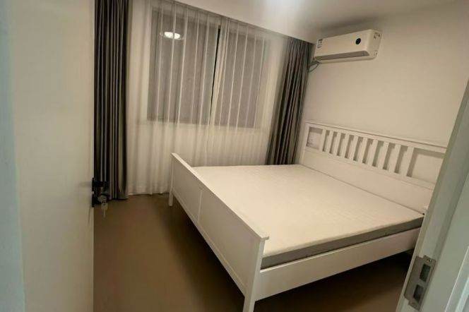 Jiaotong university,  Bright 1br, elevator,floor heating, central  AC,Walk in closet 