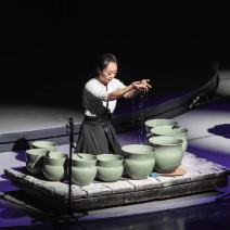 Baby Enjoys Intangible Cultural Heritage < Celadon Ou Music >