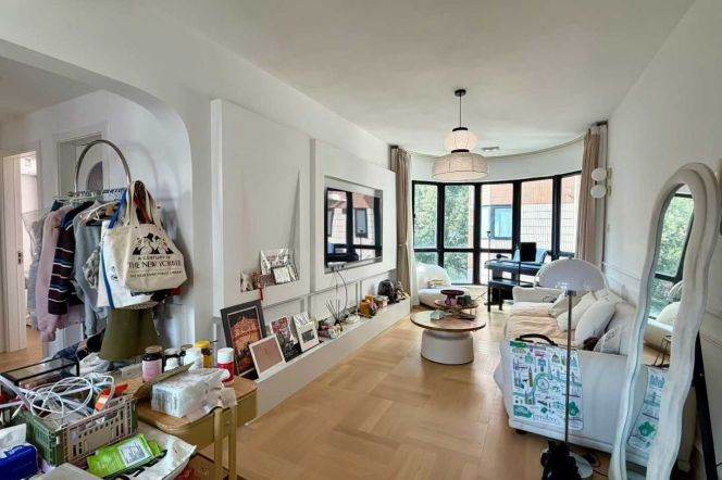 Jing'an Temple Station Elevator 2Br Line2/7/14 Nice Compound