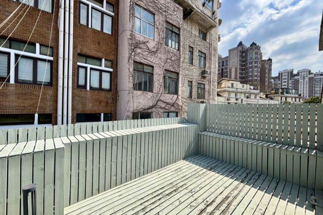 2 bedrooms Apt/Spacious /L1/12/13 West Nanjing Rd/South Shaanxi Rd/terrace/stairs