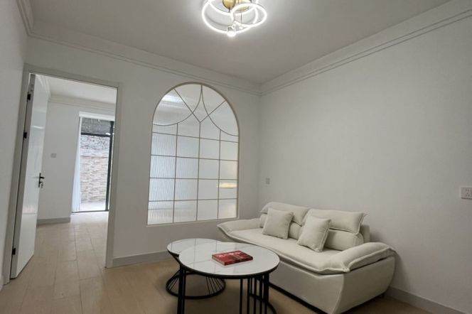 Spacious 2Br/2Lr/1Bt Close to L10/11 Jiaotong University Metro Station 