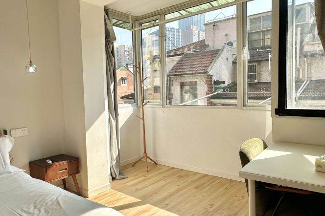 Student Flat in Jing'an | 2BR with Heating & A/C | Great Uni Acces