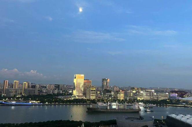 Morden 3brs with river view and floor heating beside  Huang pu river 