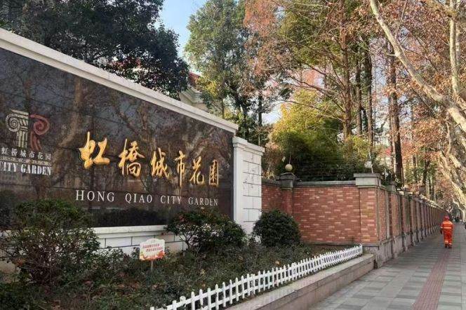 2 Brs, 2 Baths, Brand-new Dec with Parking Lot, 120 sqm @ Yaohong rd station L15