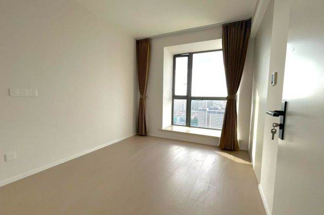 Zhenping Rd Station Elevator 2Br with Open Balcony High-floor Line3/4/7 Nr Suzhou River
