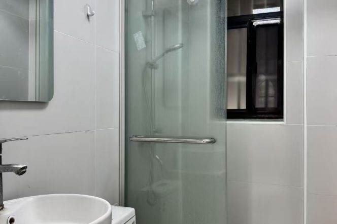 Nice 1br/1lr @jiangsu  rd  sta  5.6k