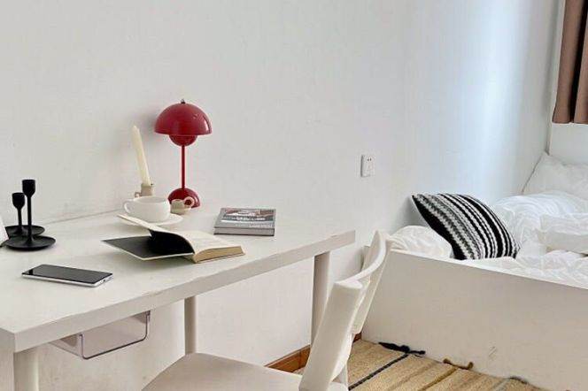 Changning district,bright room near Zhongshan park,close to SJTU/ECNU,advance booking accepted