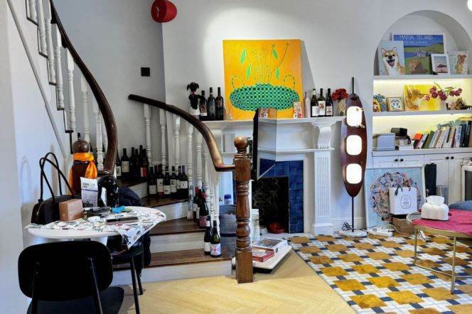 1+1 rooms, 1 bath, 80 sqm, lane house @ west Nanjing rd station L2,12&13