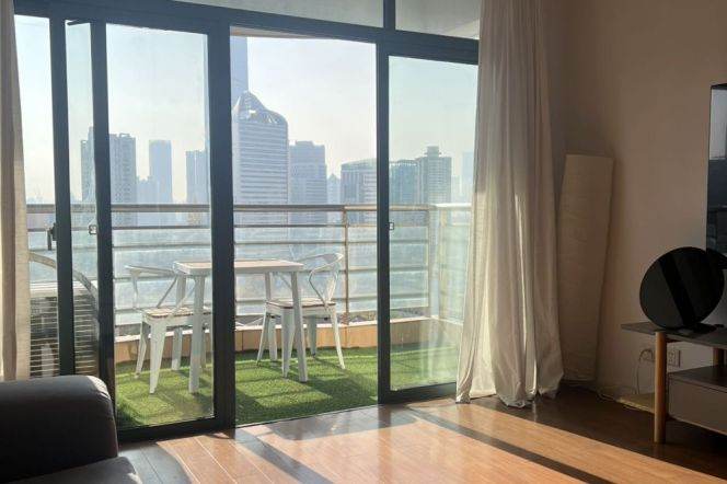 Spacious and bright 2Br/2bt@Changping rd 120sqm with nice open balcony