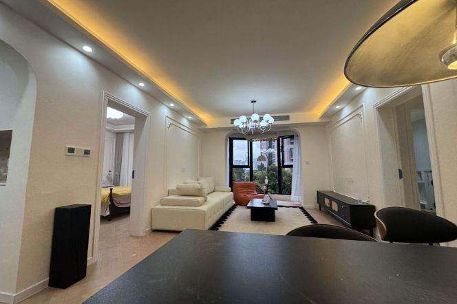 Elevator 3BR-Parking available-4-minute walk to Line 11-Shanghai Swimming Center