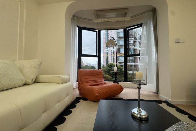 Elevator 3BR-Parking available-4-minute walk to Line 11-Shanghai Swimming Center