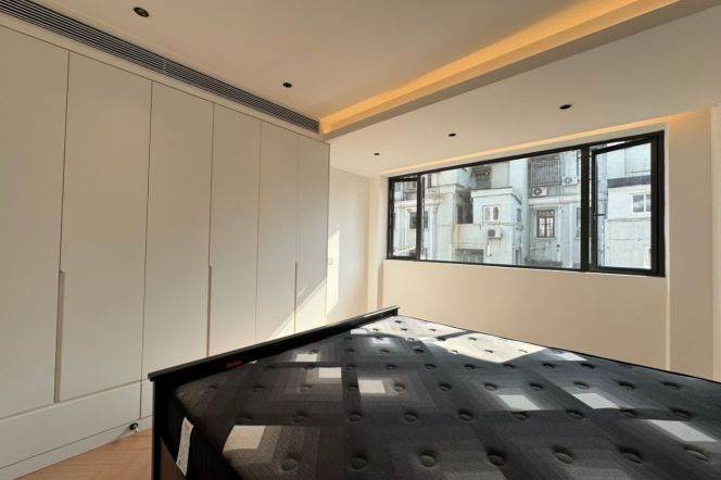 Newly Renovated Modern1Br/2Lr/1Bt Close L2/12/13 WestNanjing Rd Station 